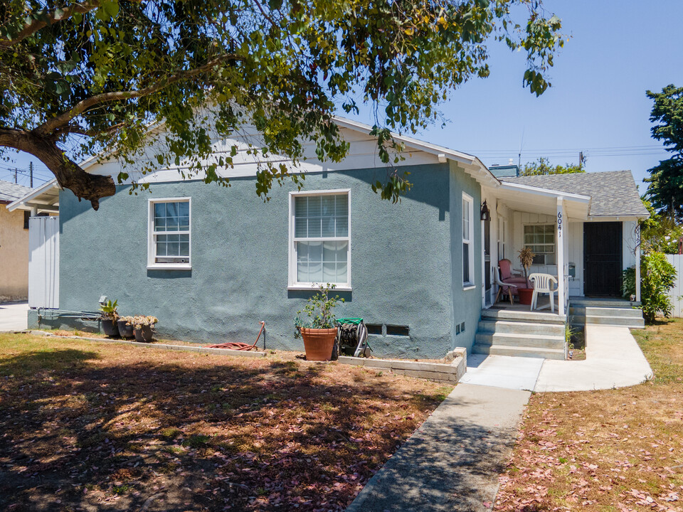 6039 W 86th Pl in Los Angeles, CA - Building Photo