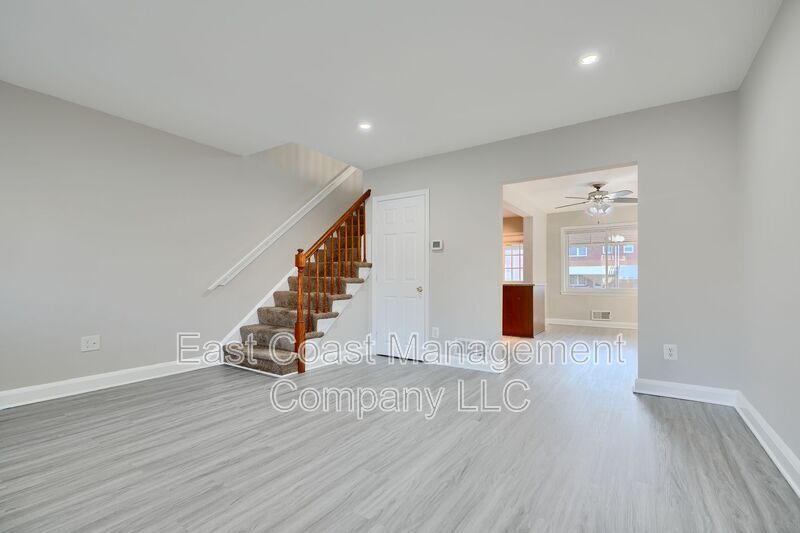 2137 Graythorn Rd in Middle River, MD - Foto de edificio