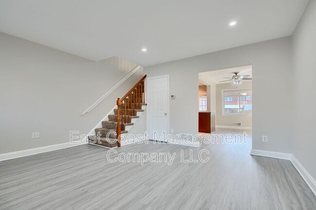 property at 2137 Graythorn Rd