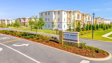 Clyde Morris Landings Apartment Homes in Daytona Beach, FL - Foto de edificio - Building Photo