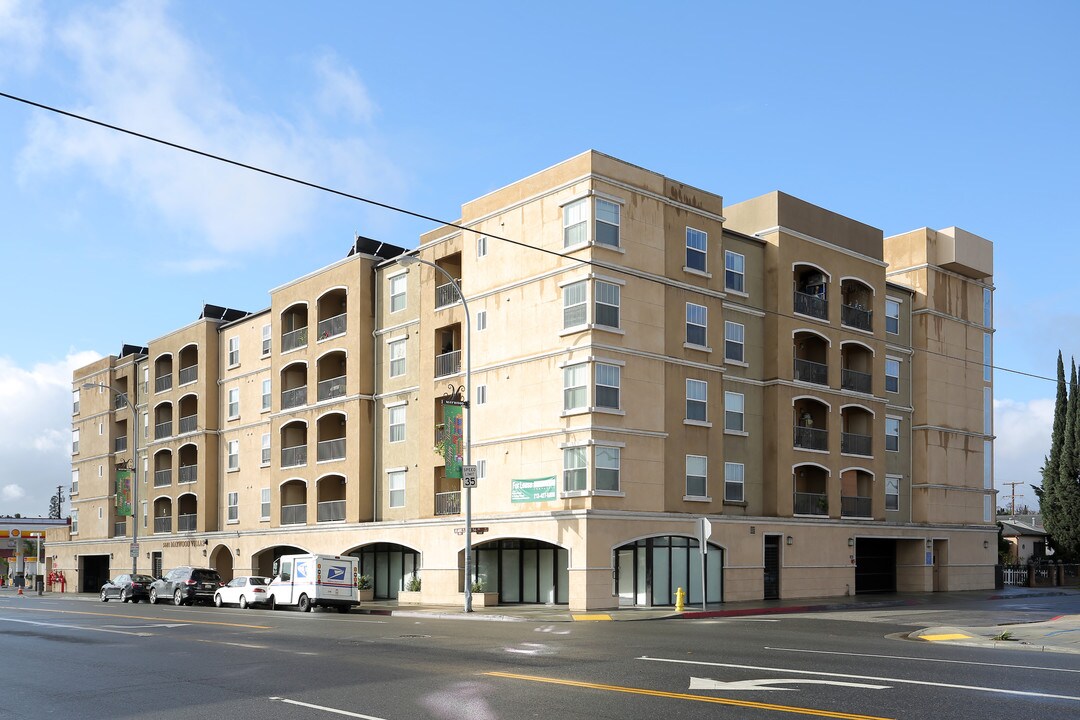 Maywood Villas in Maywood, CA - Building Photo