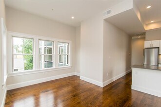 126 Columbia St, Unit 3 in Cambridge, MA - Foto de edificio - Building Photo