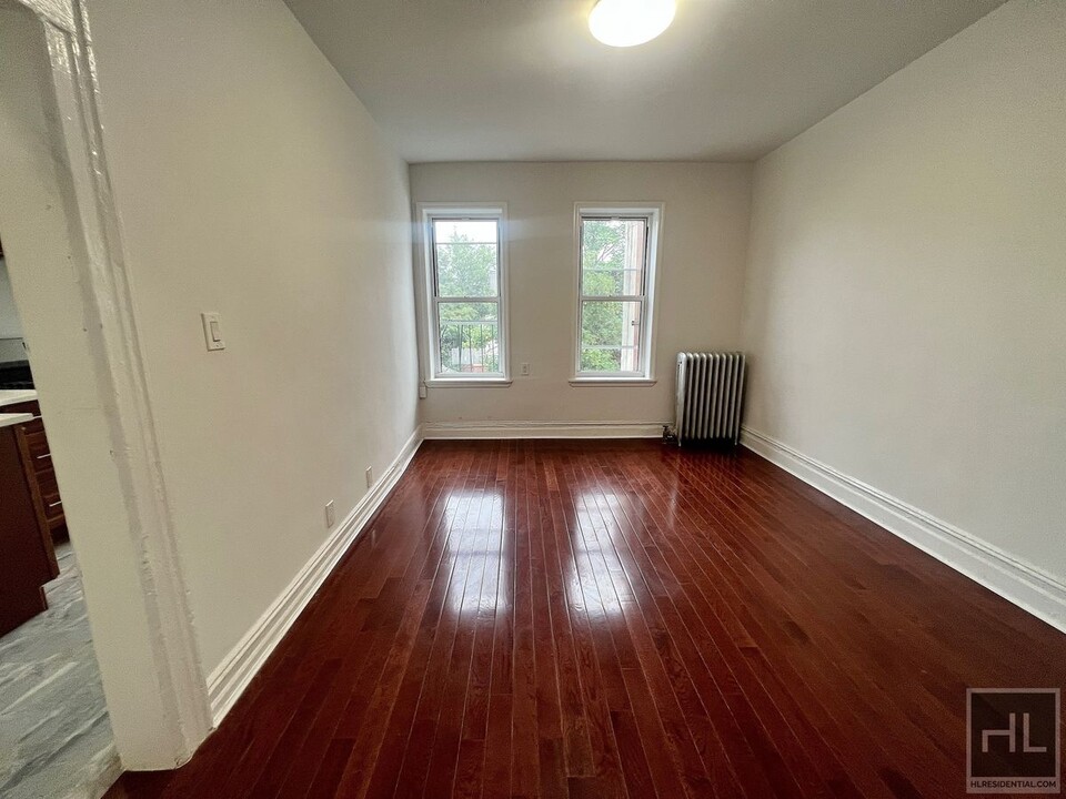 3BR 1BA 1100sft Floor Through in Brooklyn, NY - Building Photo