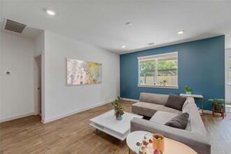202 Big Sandy Creek Dr in Hutto, TX - Foto de edificio - Building Photo