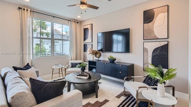 135 SW 171st Ln in Pembroke Pines, FL - Building Photo - Building Photo