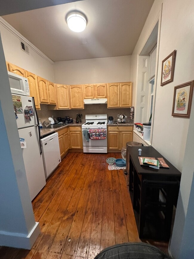 407 Green Ln, Unit 2R