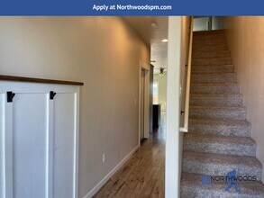 7816 Phaedra Ln in White City, OR - Foto de edificio - Building Photo