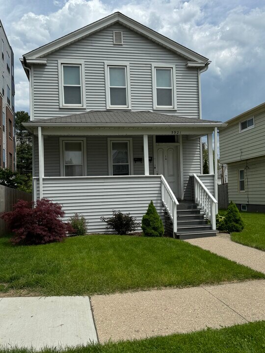5921 5th Ave, Unit Upper in Kenosha, WI - Building Photo