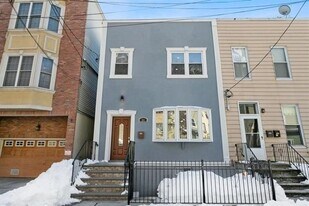 24 W 19th St in Weehawken, NJ - Building Photo