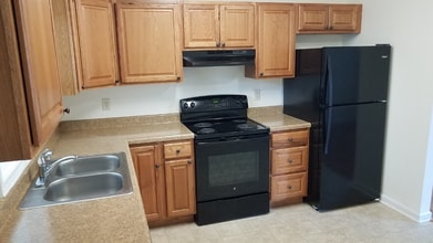 1241 N Main St in Hendersonville, NC - Building Photo - Building Photo