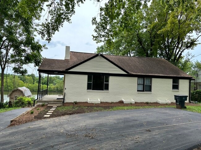 1826 River Dr, Unit Upstairs in Nashville, TN - Building Photo - Building Photo