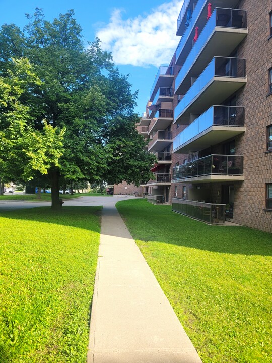 Maplewood Place Apartments in Barrie, ON - Building Photo