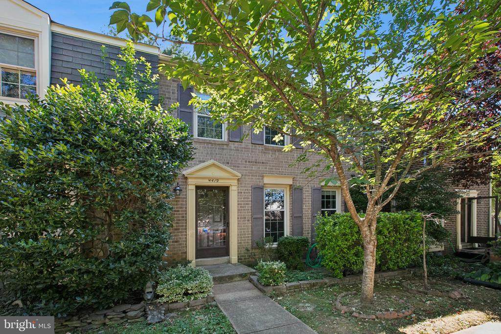 4419 Chase Park Ct in Annandale, VA - Foto de edificio