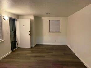 4220 S 49th St in Lincoln, NE - Foto de edificio - Building Photo