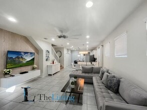8961 Rhodes St in Kissimmee, FL - Foto de edificio - Building Photo