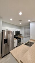 1976 SW 60th Terrace in North Lauderdale, FL - Foto de edificio - Building Photo