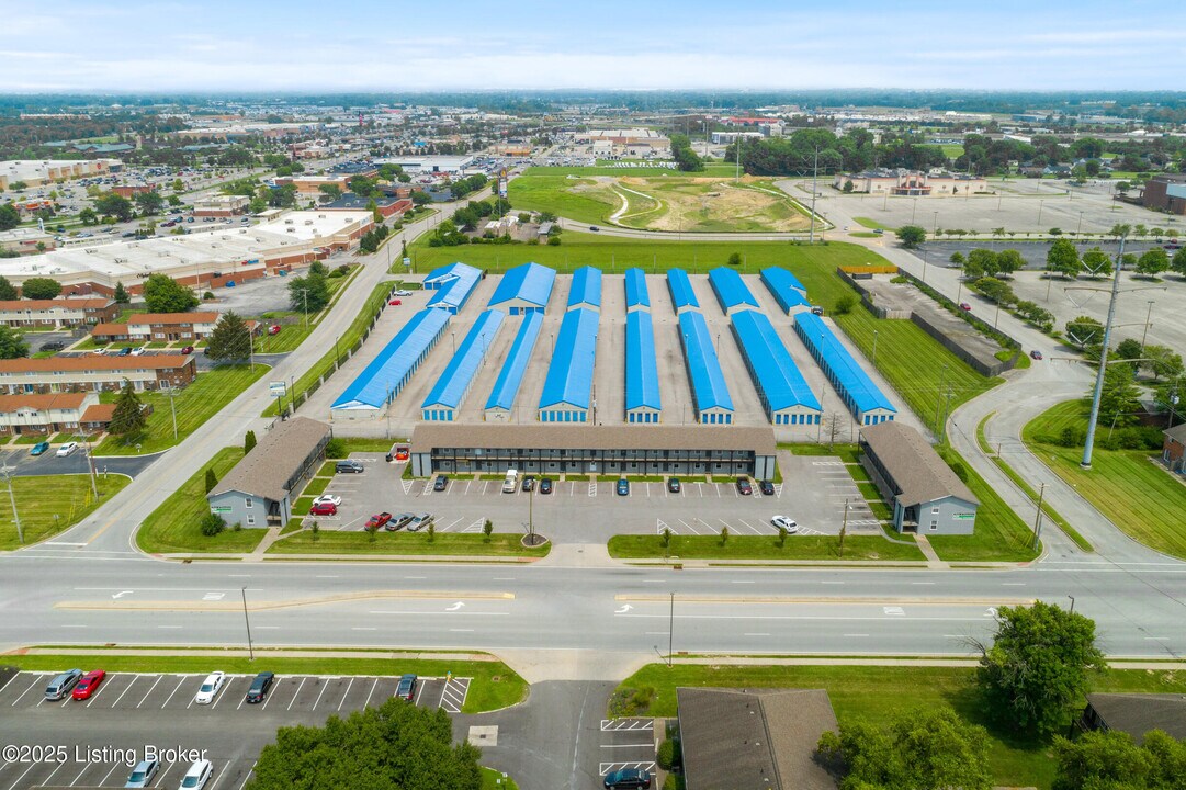 1630 Greentree Blvd in Clarksville, IN - Building Photo