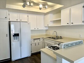 9885 Caspi Gardens Dr in Santee, CA - Building Photo