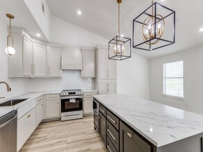 1430 Scharpe St-Unit -B in Houston, TX - Building Photo - Building Photo