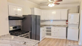 341 Crows Mill Rd in Woodbridge Township, NJ - Building Photo