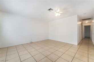 1801 Evelyn Ave in Henderson, NV - Building Photo - Building Photo