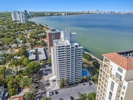 4141 Bayshore Blvd in Tampa, FL - Building Photo