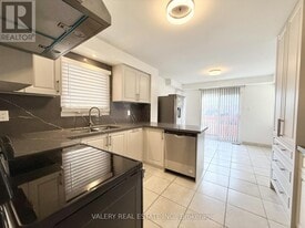 94 Reed Dr in Ajax, ON - Building Photo