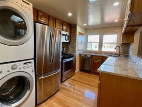 29 Montclair Ave, Unit 2 in Clifton, NJ - Building Photo - Building Photo
