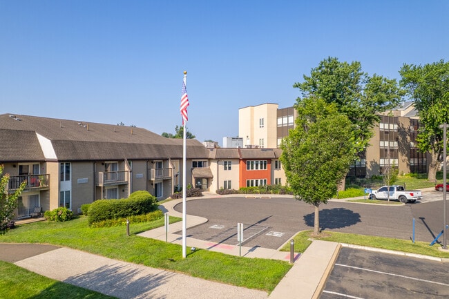 Oasis Manor - Senior Housing Apartments