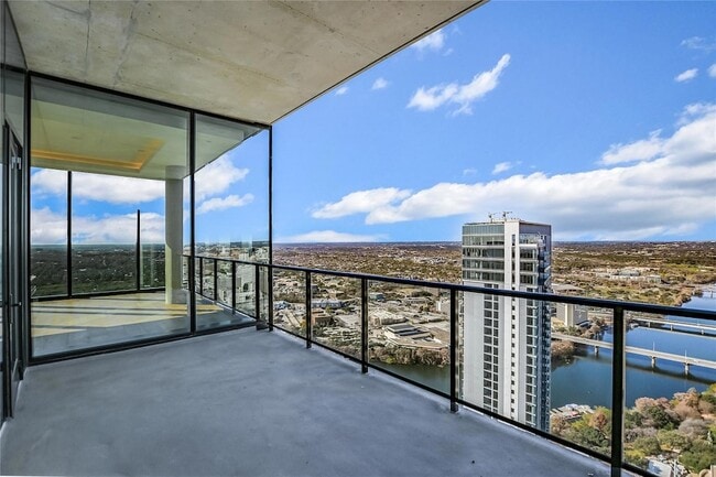 610 Davis St, Unit 5103 in Austin, TX - Foto de edificio - Building Photo