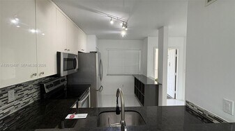 9560 Weldon Cir in Tamarac, FL - Building Photo