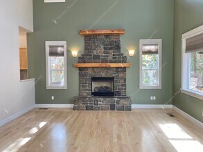 578 NW Greyhawk Ave in Bend, OR - Building Photo - Building Photo