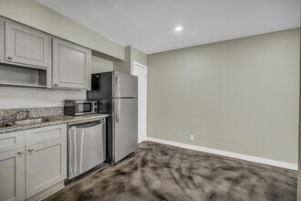 2808 Skyway Cir in Austin, TX - Building Photo - Building Photo
