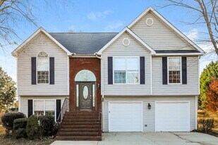 200 River View Ct in Hampton, GA - Building Photo