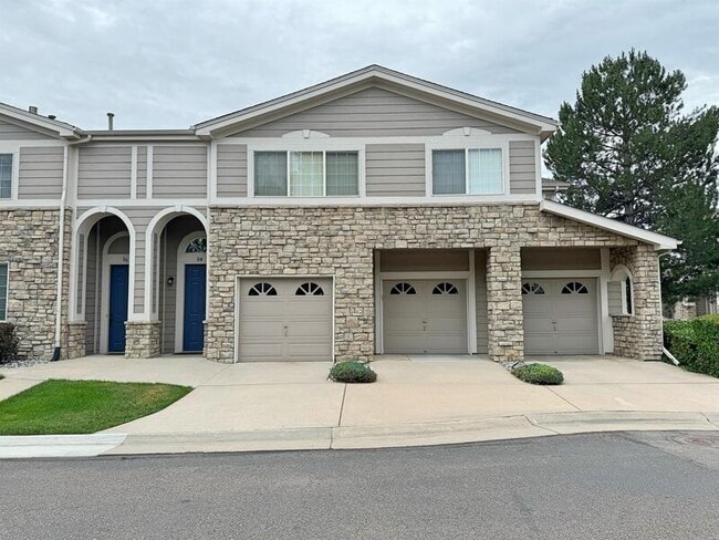 4271 S Blackhawk Cir in Aurora, CO - Building Photo - Building Photo