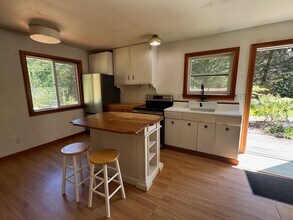 9826 SW 156th St in Vashon, WA - Building Photo - Building Photo