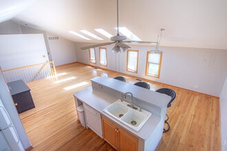131 Washington St, Unit B in Ingleside, IL - Building Photo - Building Photo