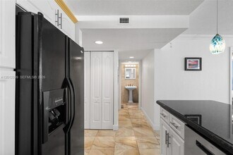 401 Ocean Dr in Miami Beach, FL - Building Photo - Building Photo