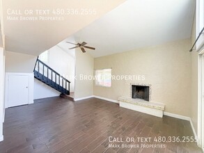 4555 E Rhonda Dr in Phoenix, AZ - Foto de edificio - Building Photo