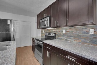 510 N 69th Ave in Hollywood, FL - Foto de edificio - Building Photo