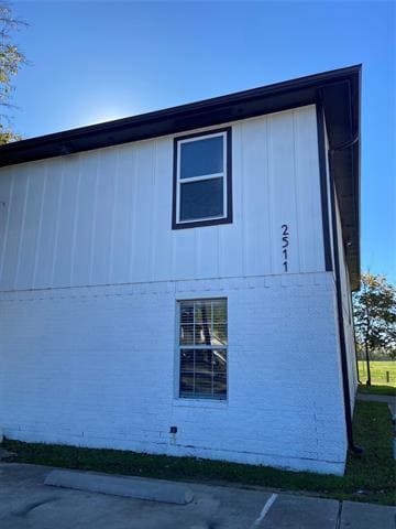 property at 2511 W Prairie St