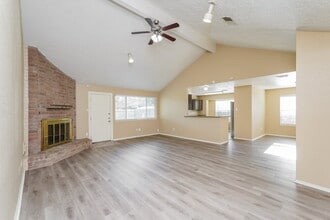 1711 Meadow Green Dr in Missouri City, TX - Building Photo - Building Photo