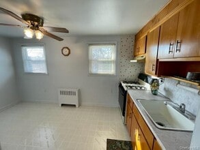 109 Schenck Blvd in Floral Park, NY - Building Photo - Building Photo
