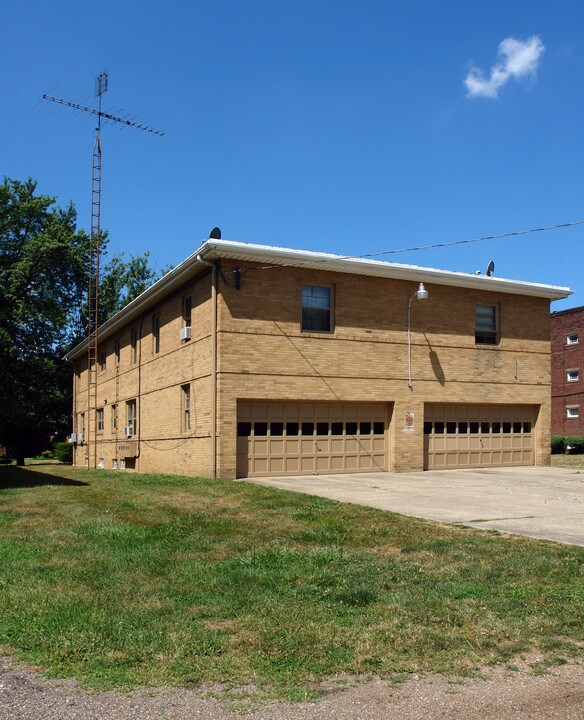 1630 Fulton Dr NW in Canton, OH - Building Photo