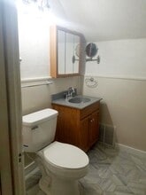 327 Leslie St in Lansing, MI - Building Photo - Building Photo