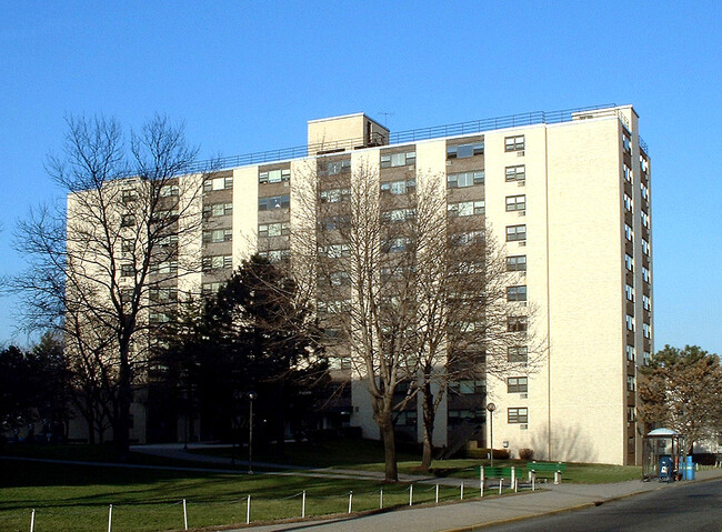 Gov Paterson Towers I in Paterson, NJ - Foto de edificio - Building Photo