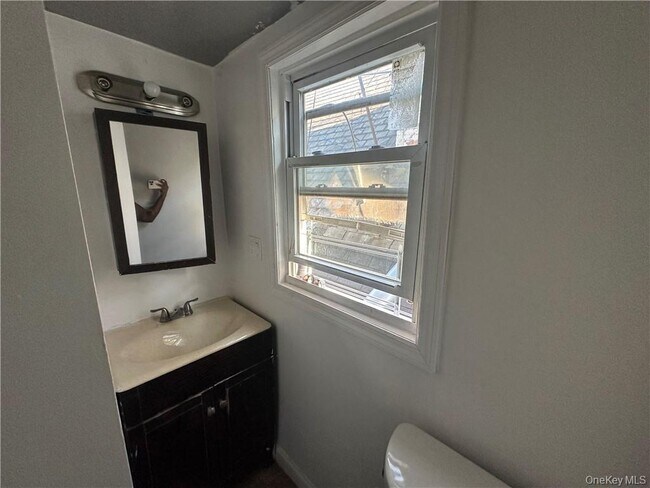 106 Saratoga Ave in Yonkers, NY - Building Photo - Building Photo