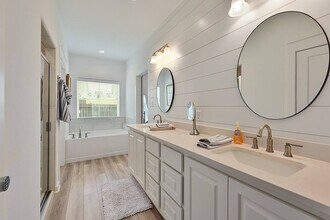 5048 Mooney Fls Dr in Bryan, TX - Building Photo - Building Photo