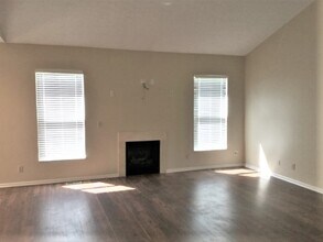 742 Keltoncrest Dr in Reynoldsburg, OH - Foto de edificio - Building Photo