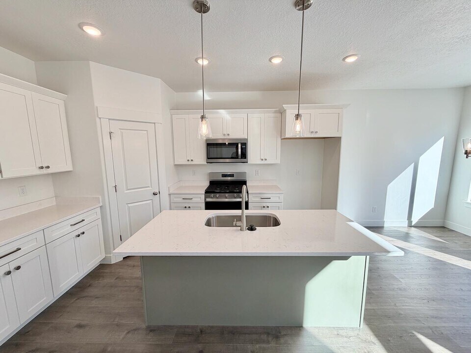 4757 Heartwood Rd in Mapleton, UT - Building Photo